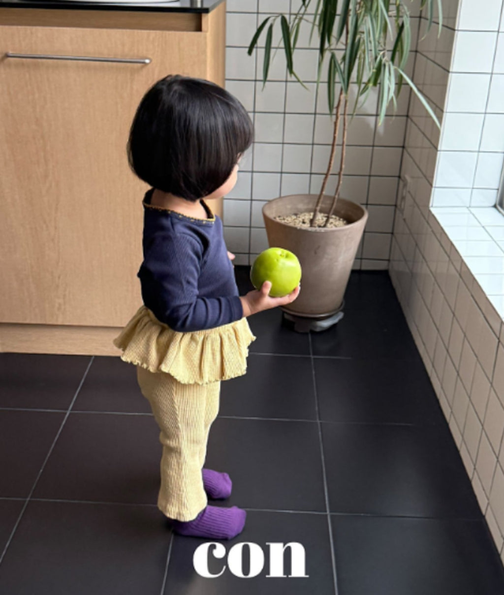 CON ジョンクフリルパンツ