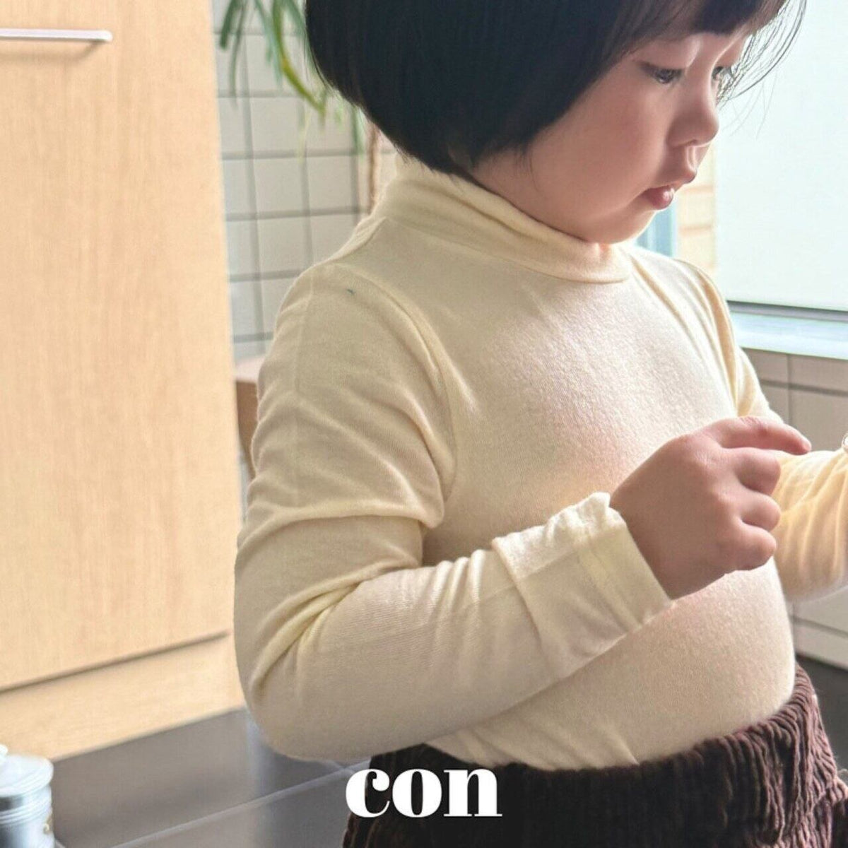 CON Just fit モックネックTシャツ