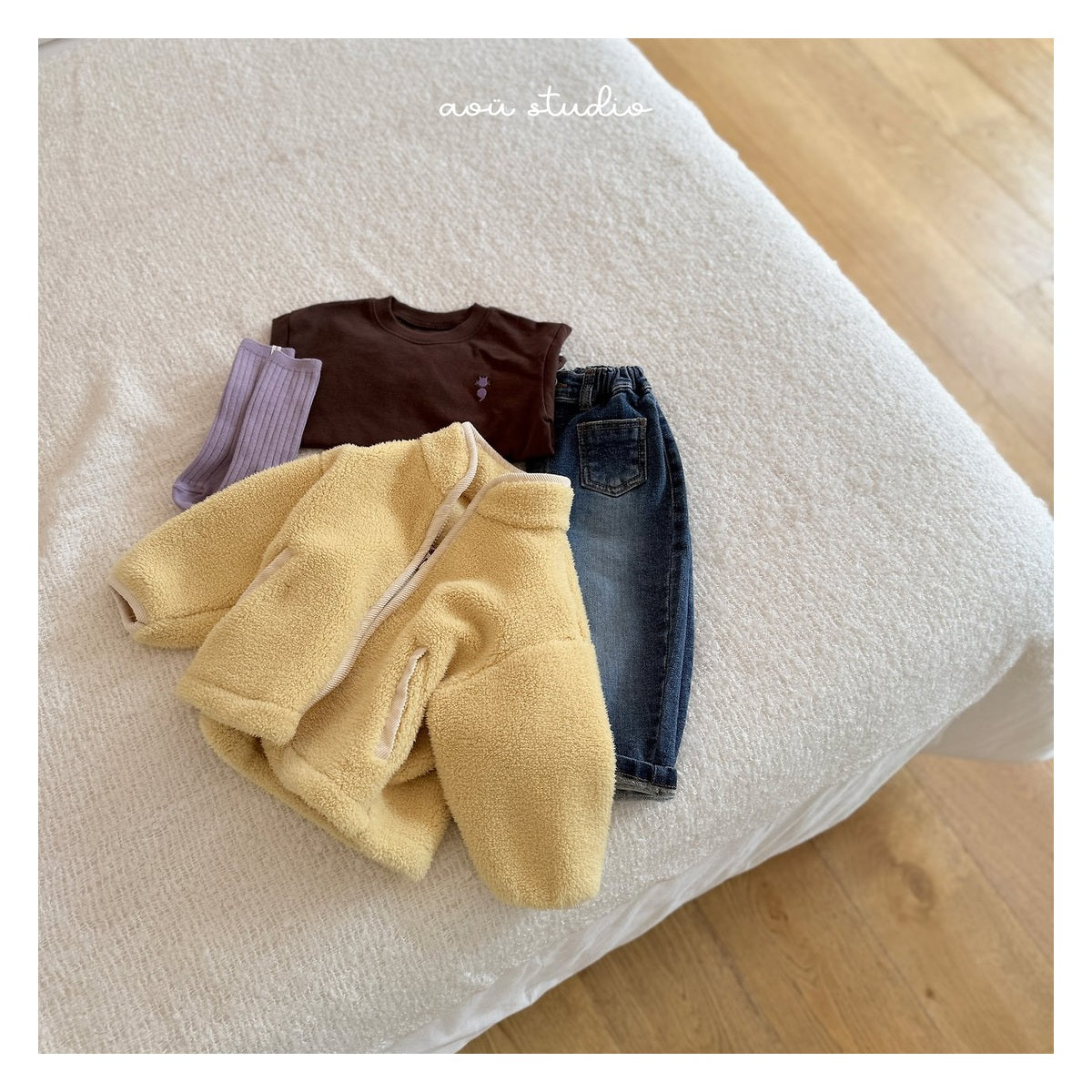 aou studio セミTシャツ