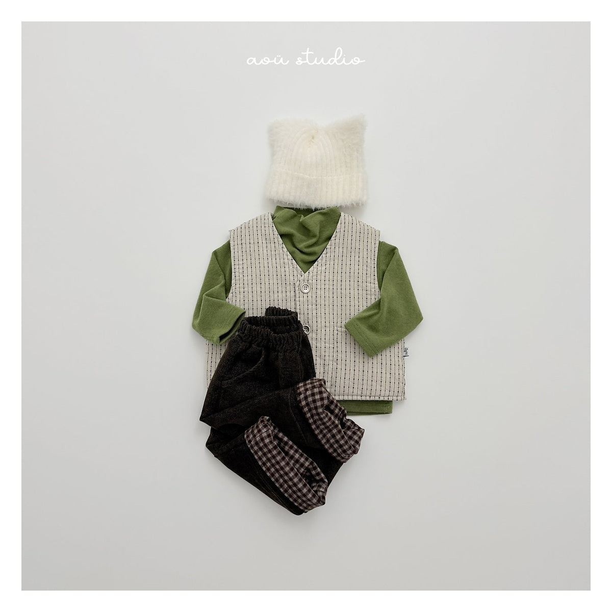 aou studio ロールアップパンツ